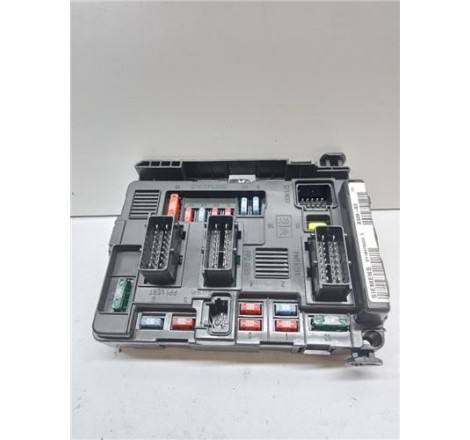 CAJA FUSIBLES/RELE -...
